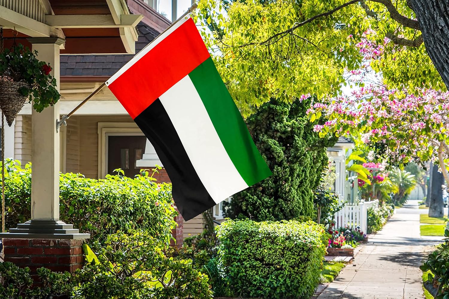 uae-narional-flags_faa4c96f-e2bc-4a12-8a6e-6788d46ba8c5